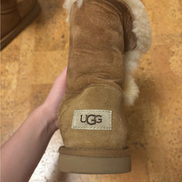 Women’s classic bailey button uggs Size: 5 - Picture 11 of 13